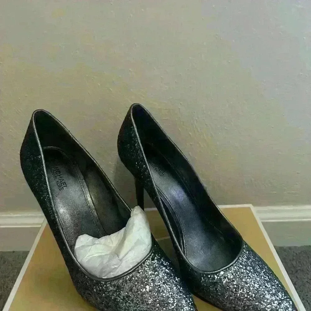 Michael Kors- Women’s Claire Pump Glitter Fabric Gunmetal Classic Heel Silver